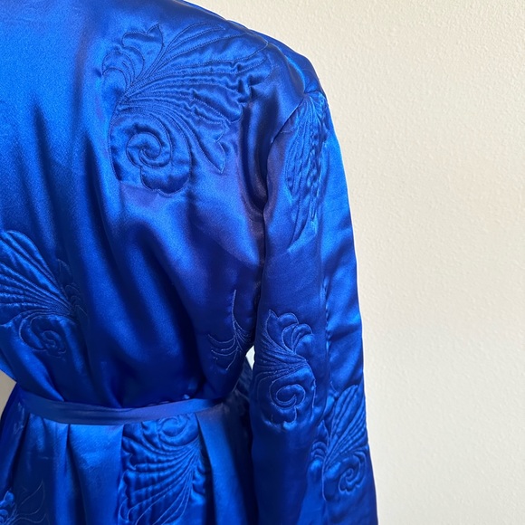 Natori for Saks Fifth Avenue gown and robe set - Picture 5 of 8